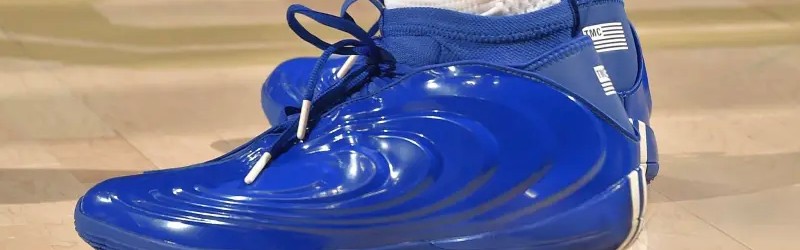 Jiuyou-哈登穿着TMC联名Harden.10，得到21分5篮板4助攻2抢断