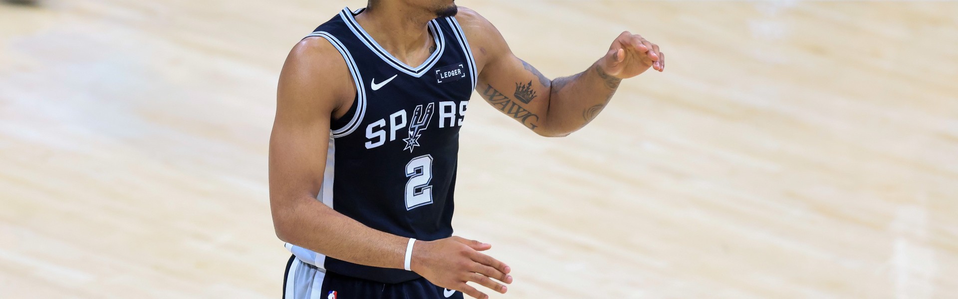 九游娱乐-张佳玮：迪伦·哈珀是首节MVP 他攻防两端都包裹了东决MVP布伦森